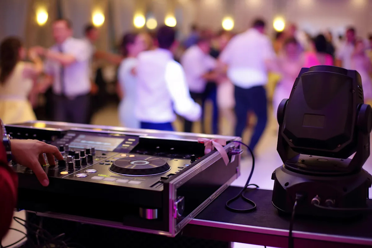 How Music Shapes the Atmosphere at Luxury Private Parties