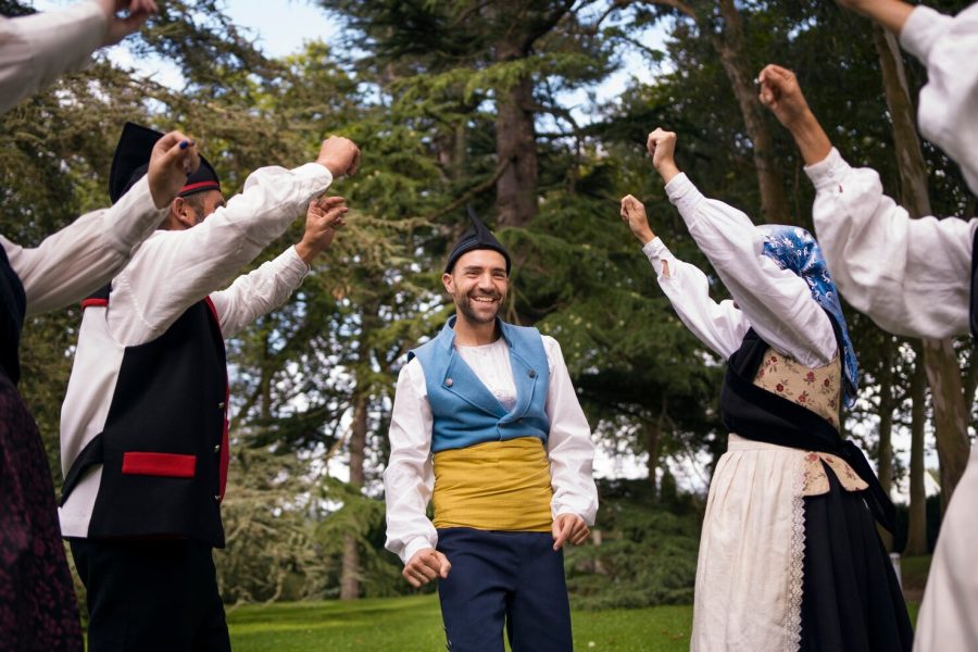 How DJs Blend Traditional Jewish Music With Modern Dance Hits