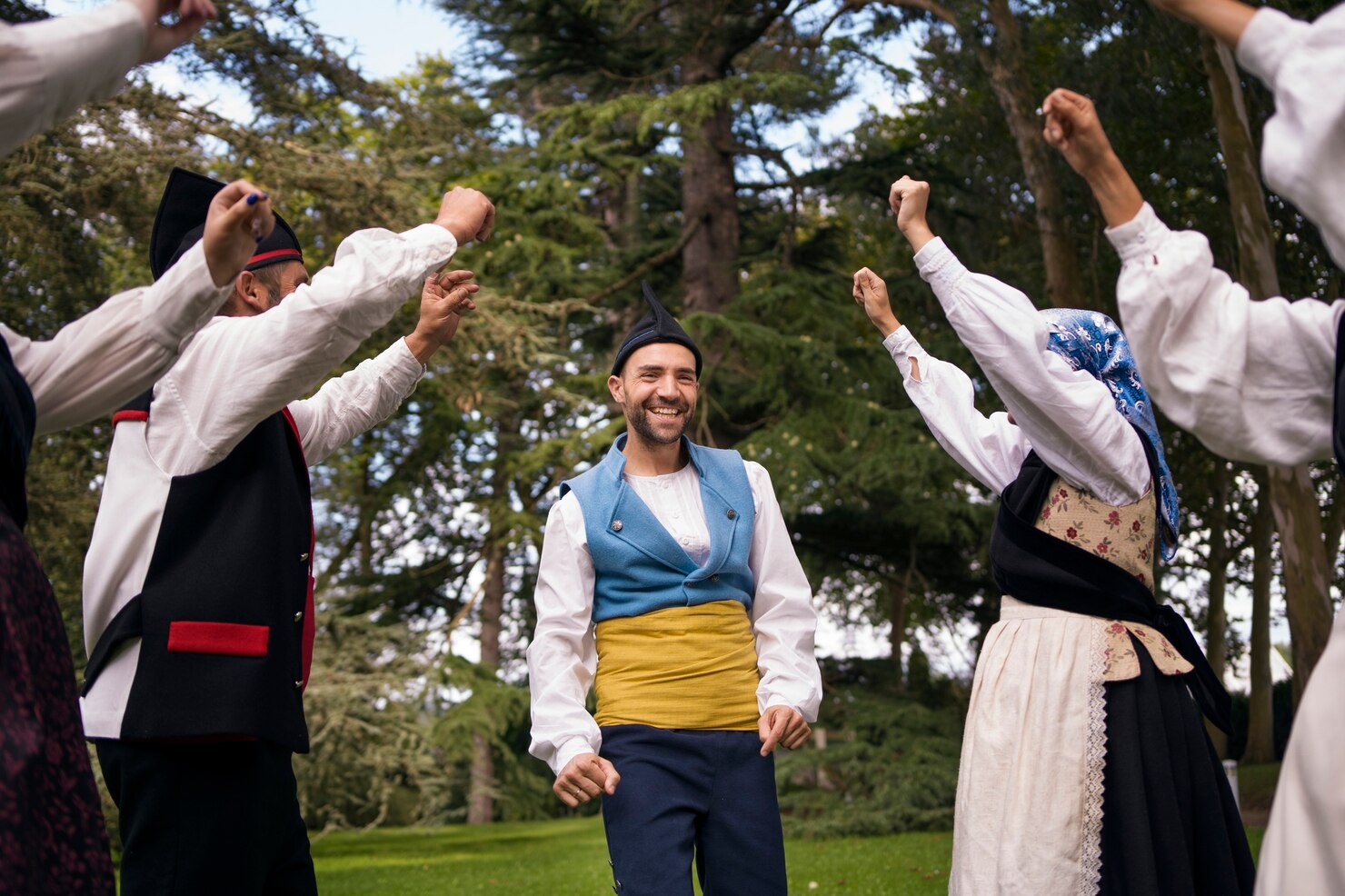 How DJs Blend Traditional Jewish Music With Modern Dance Hits