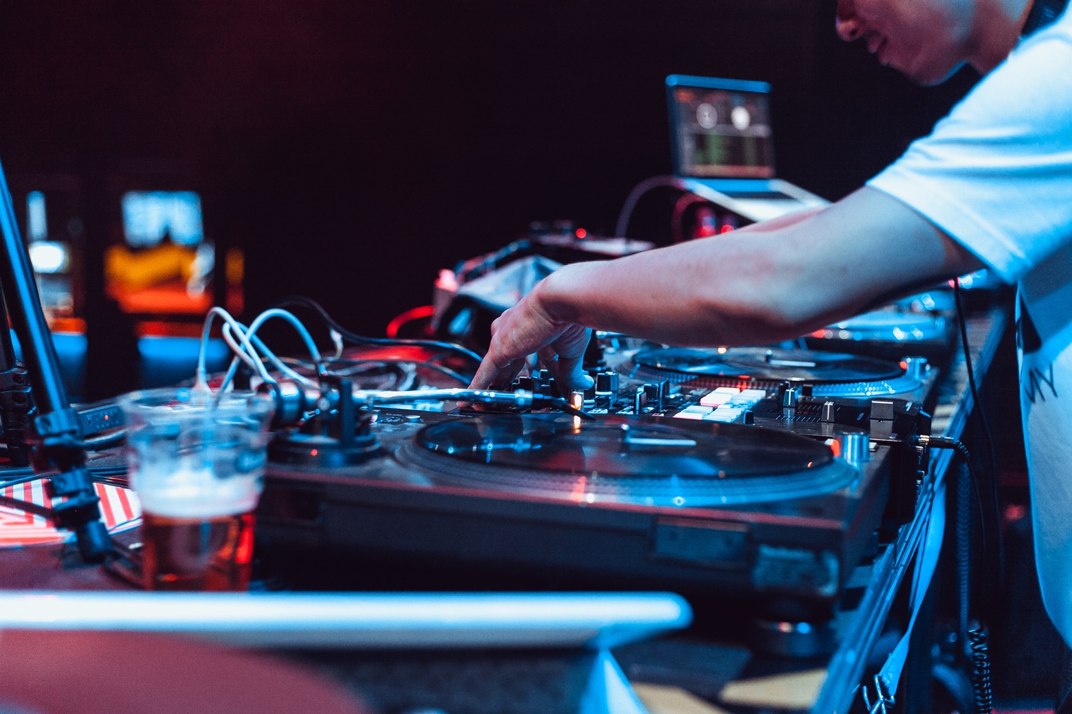 How DJs Use Music Flow to Keep Guests Engaged All Night
