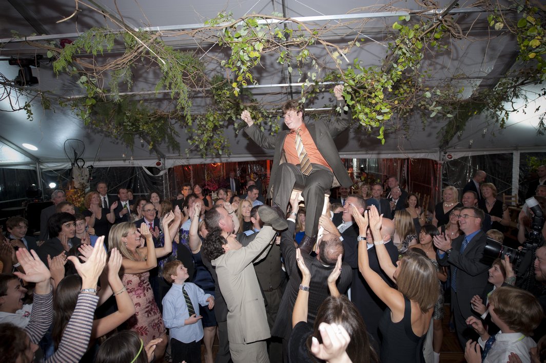 How Professional DJs Keep Teens Engaged at Mitzvah Events
