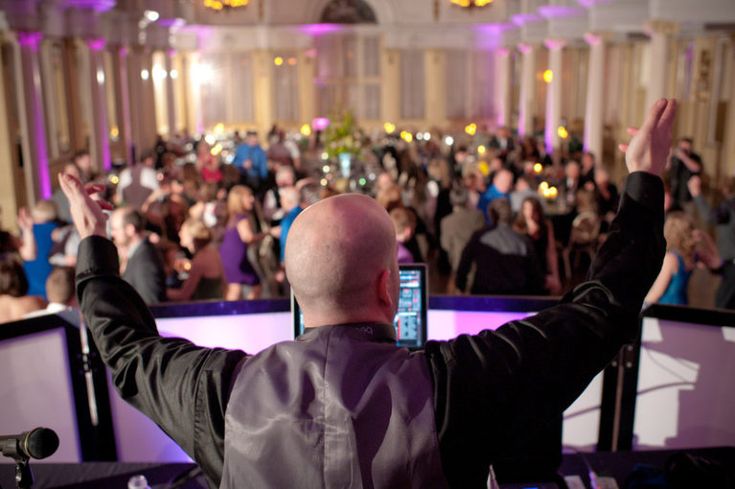 Signs You've Found the Right Jewish Wedding DJ