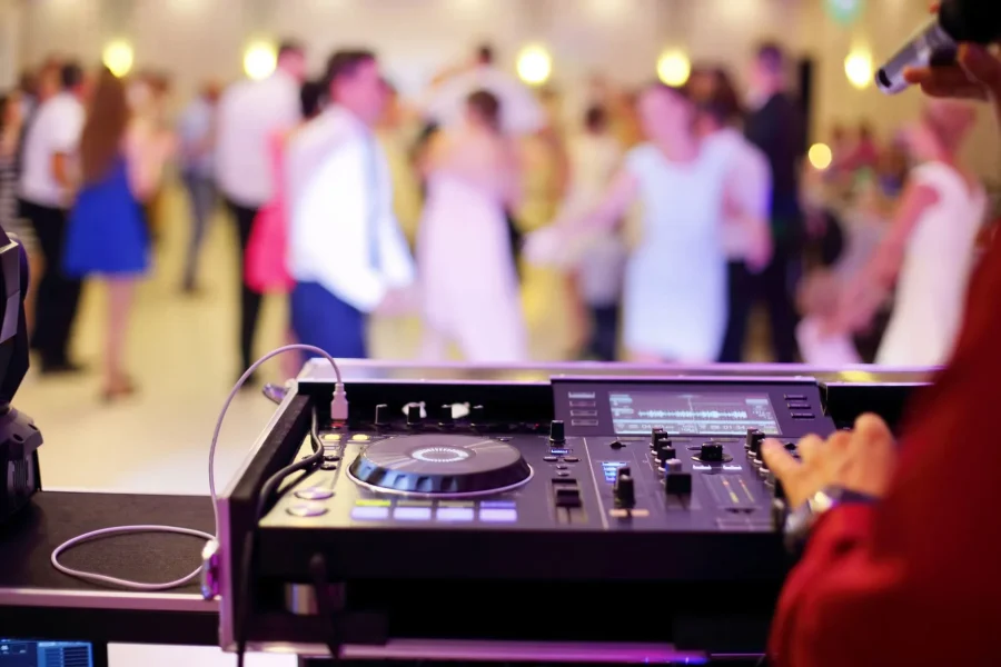 How an Israeli Wedding DJ in NYC Keeps Your Event Flawless