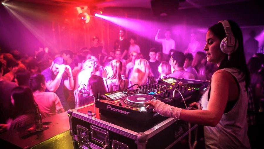 What Makes Miami Event DJs Different From Traditional DJs