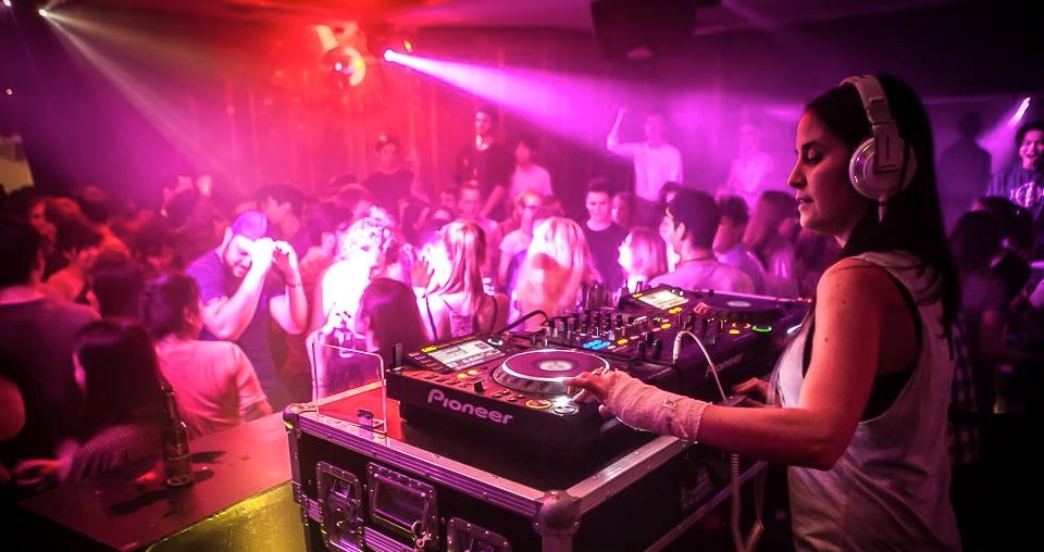 What Makes Miami Event DJs Different From Traditional DJs