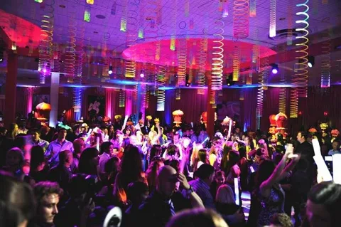What to Expect From a High-End Bat Mitzvah DJ Experience